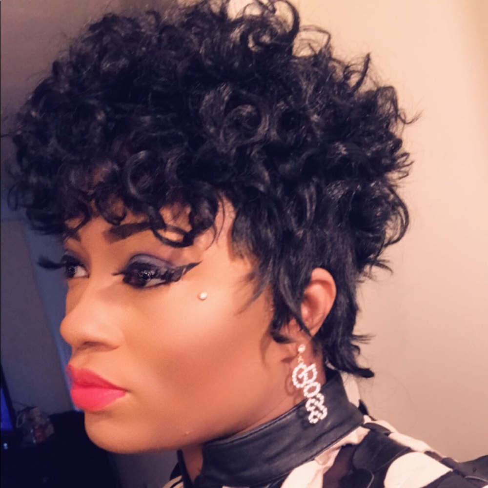 Short wig curly